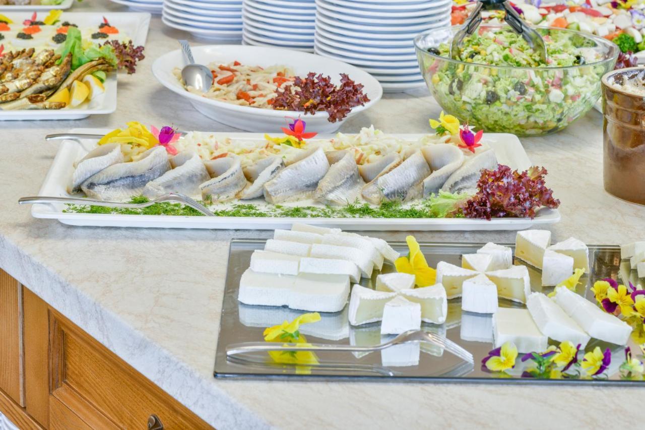 Hotel Mona Lisa Wellness & Spa Колобжег Екстериор снимка